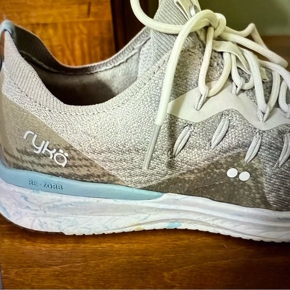 Ryka Light Gray Sneakers women’s size 8 running shoes - Picture 2 of 7